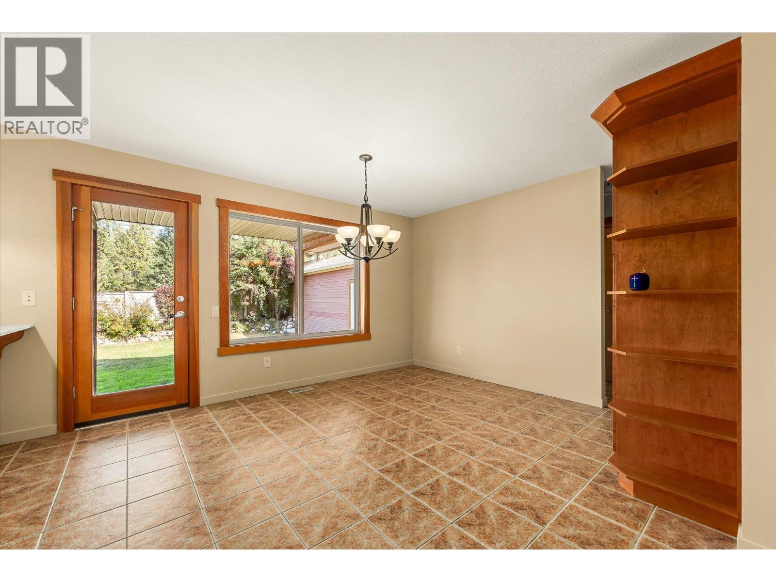 922 Paret Crescent Property Photo 10