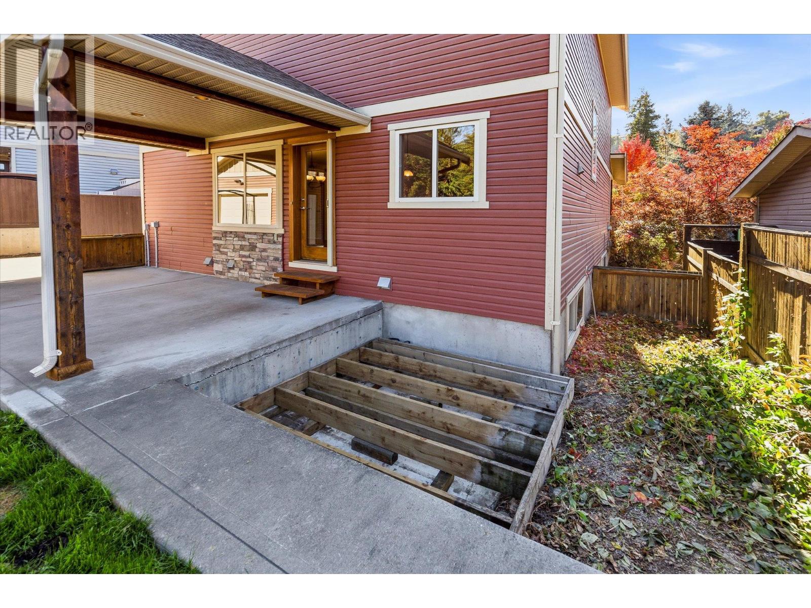 922 Paret Crescent Property Photo 14