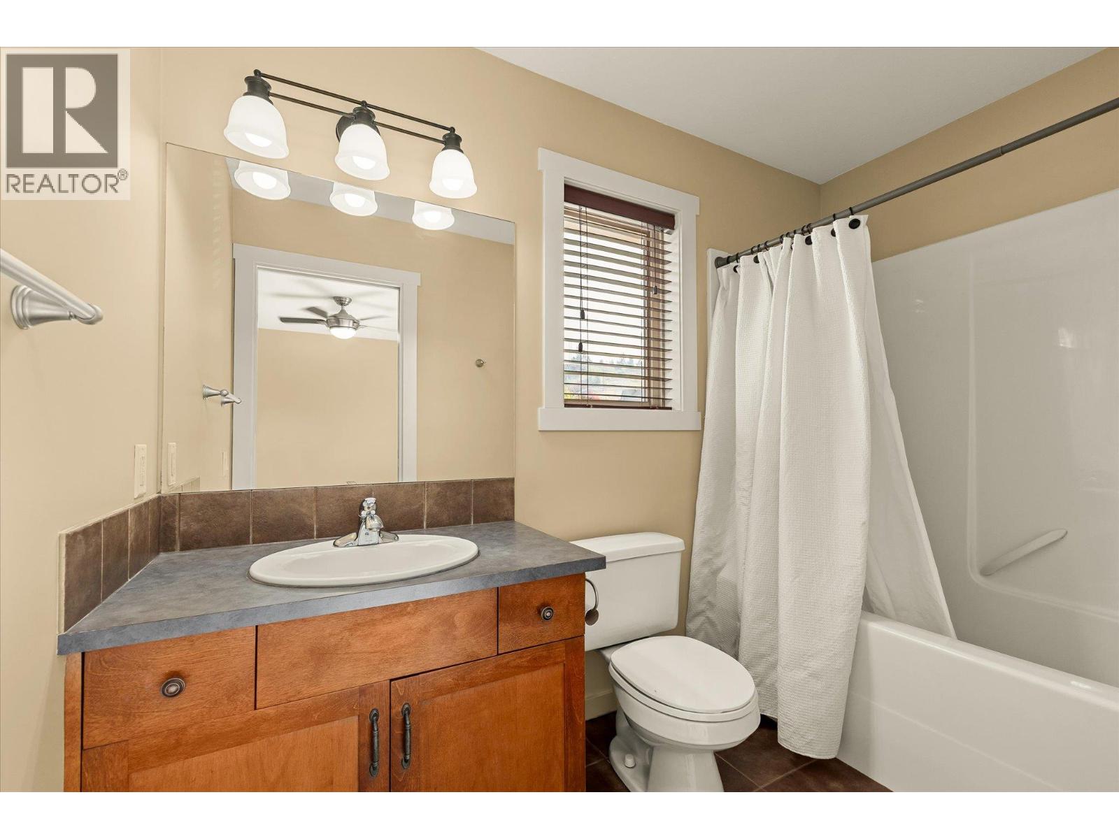 922 Paret Crescent Property Photo 22