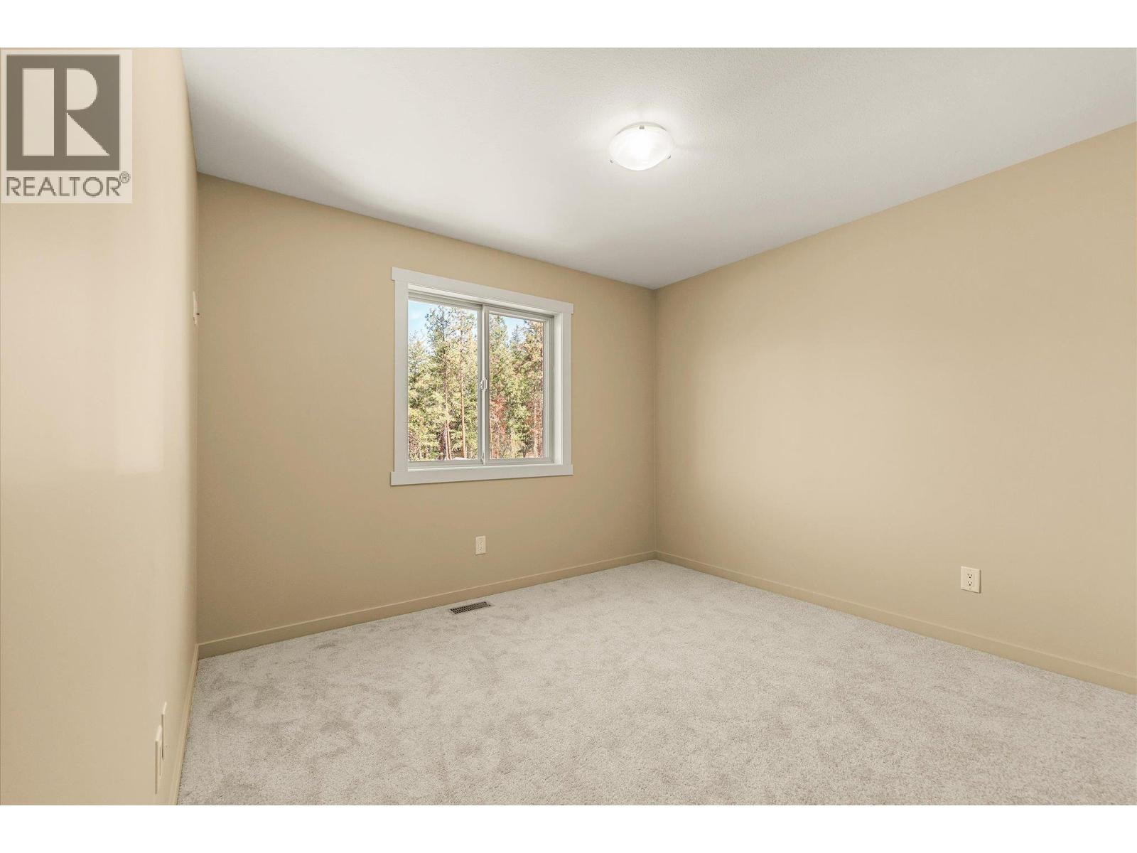 922 Paret Crescent Property Photo 24