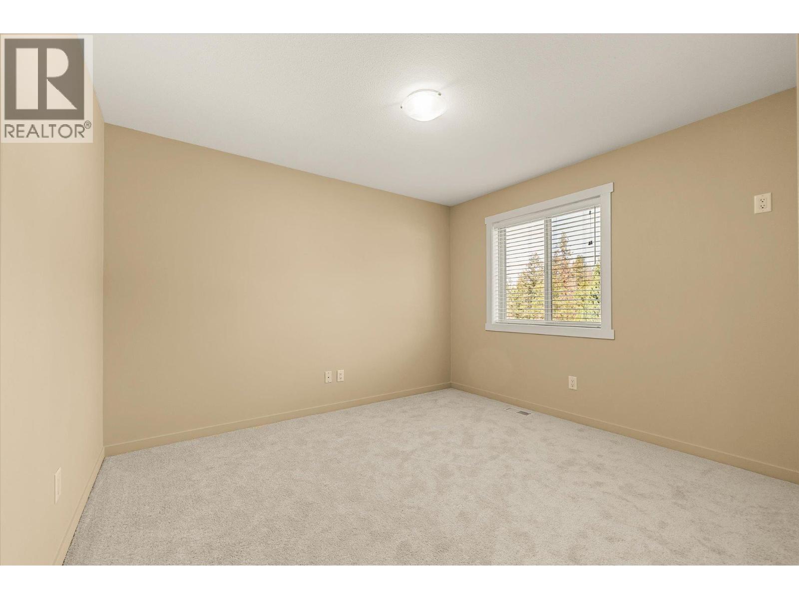 922 Paret Crescent Property Photo 25