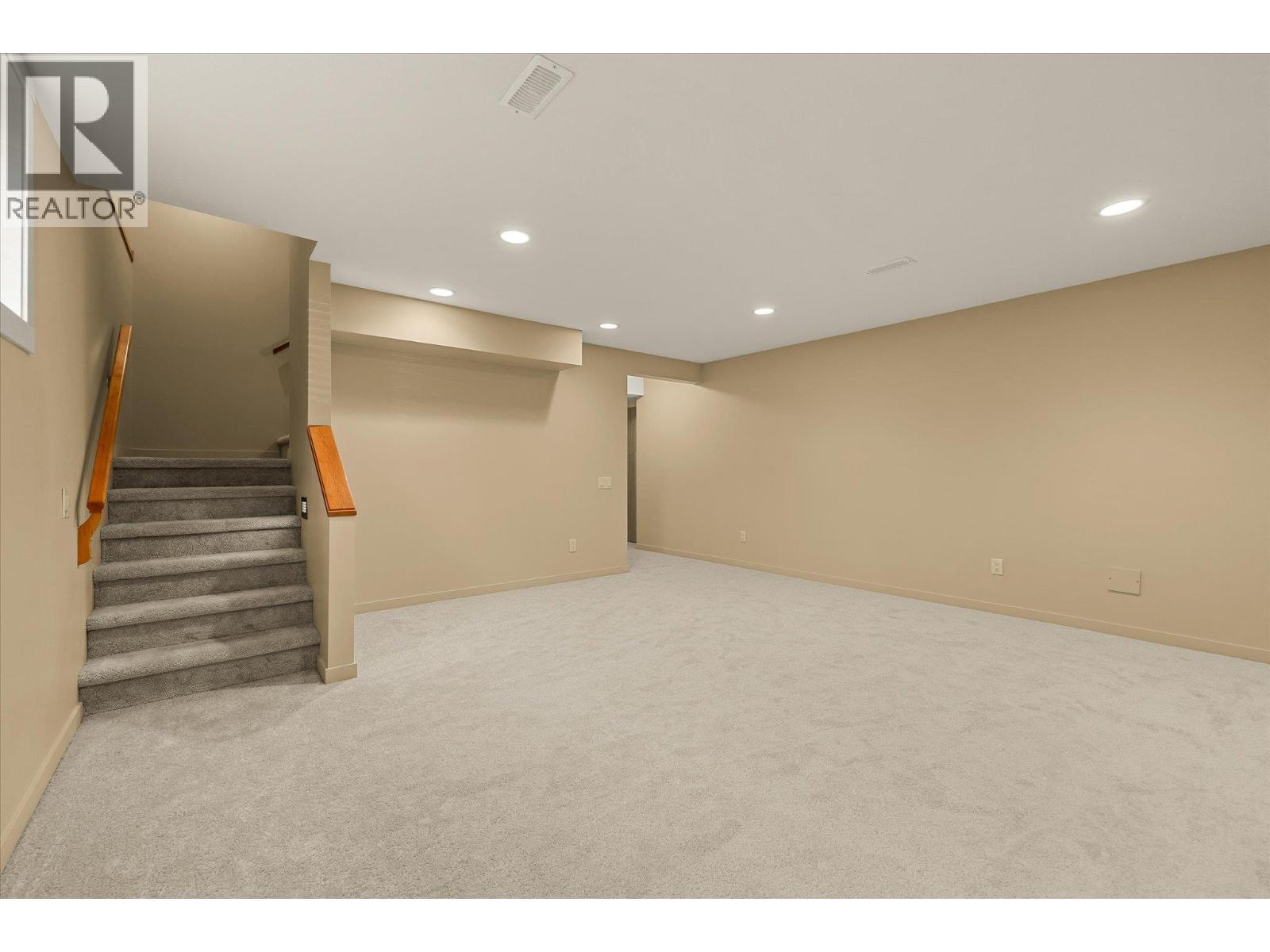 922 Paret Crescent Property Photo 29