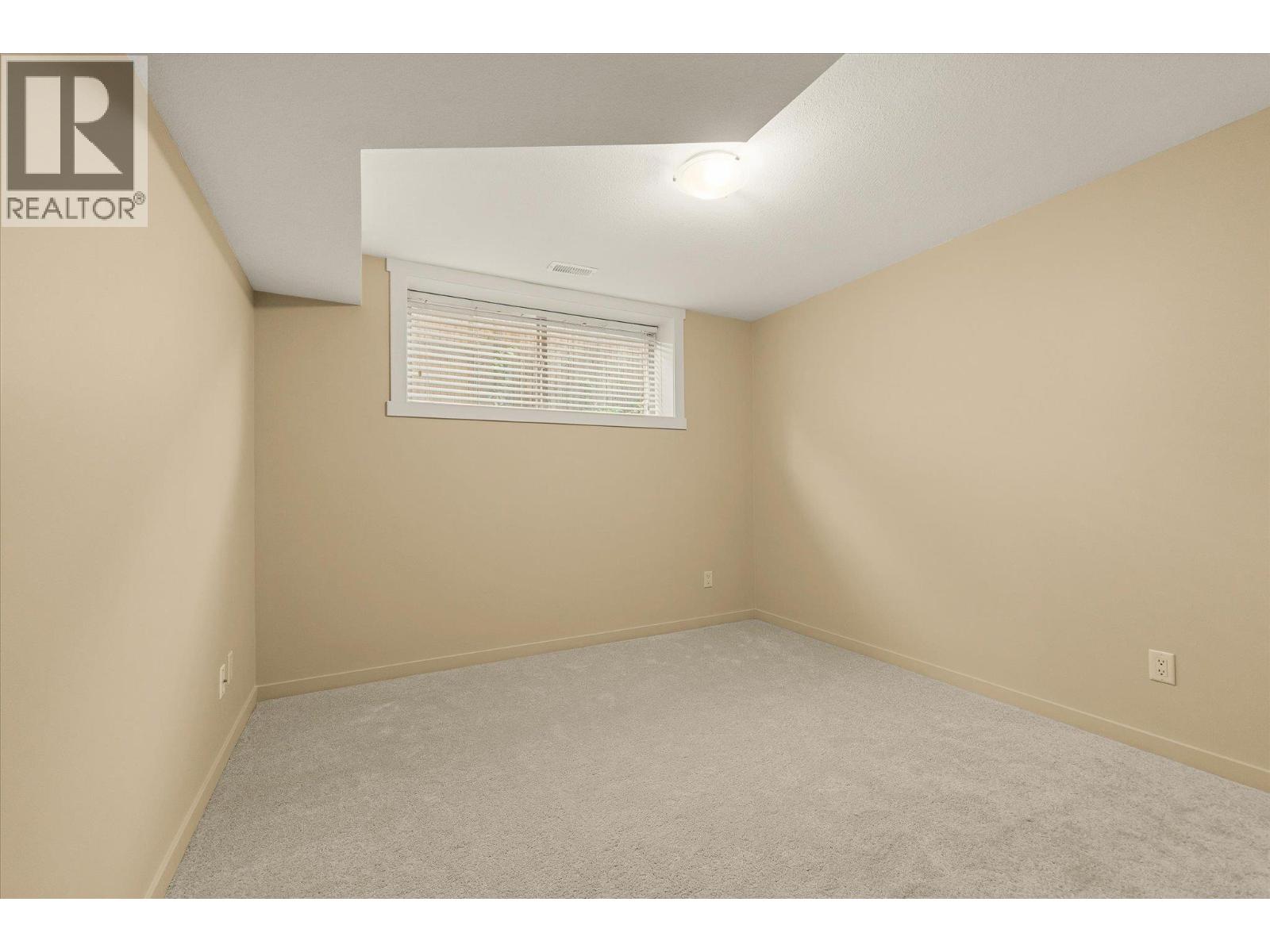 922 Paret Crescent Property Photo 31
