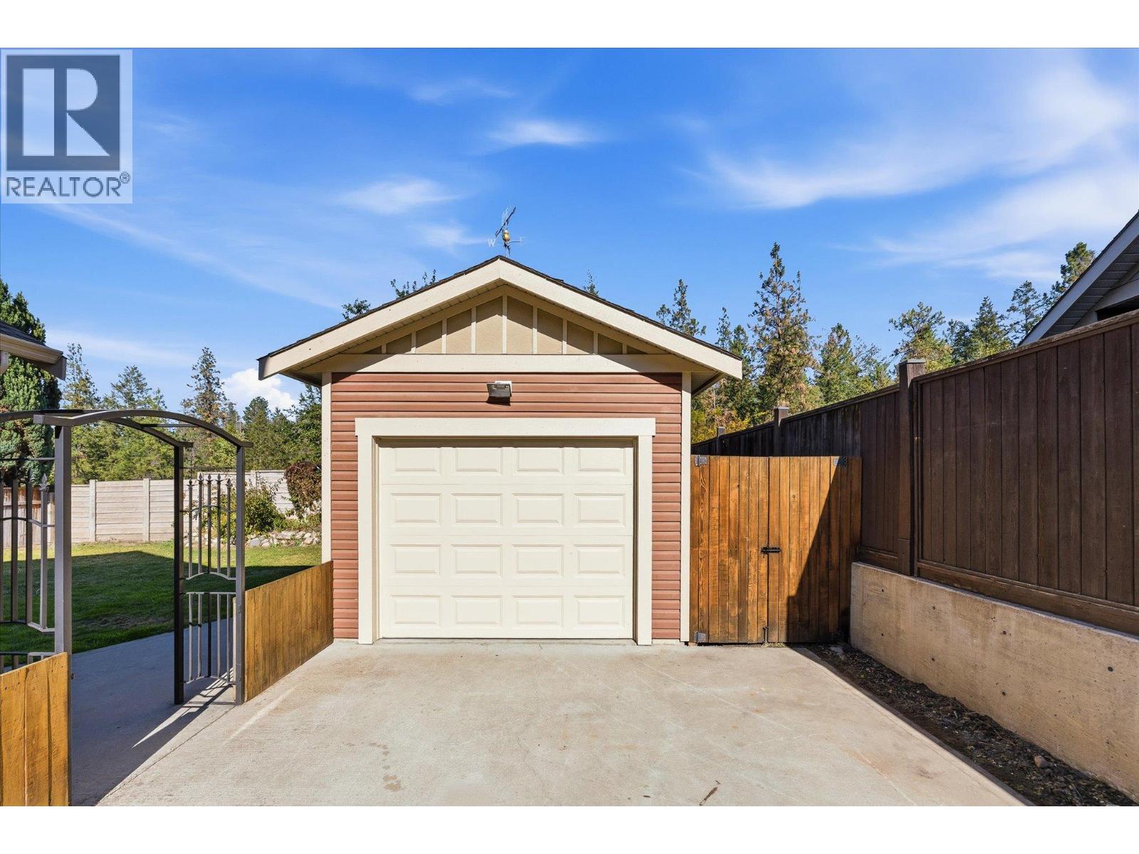 922 Paret Crescent Property Photo 35