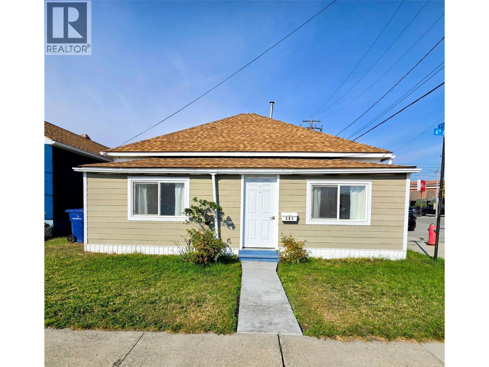 101 6th Avenue S Property Photo 1