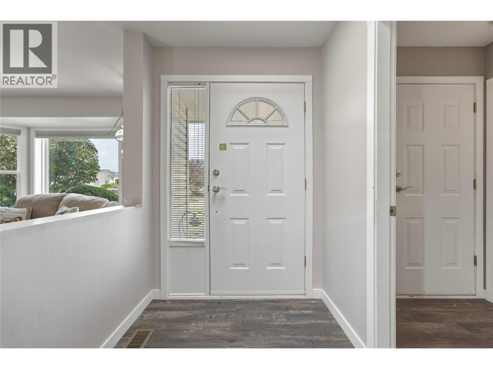 317 3rd Street Property Photo 2