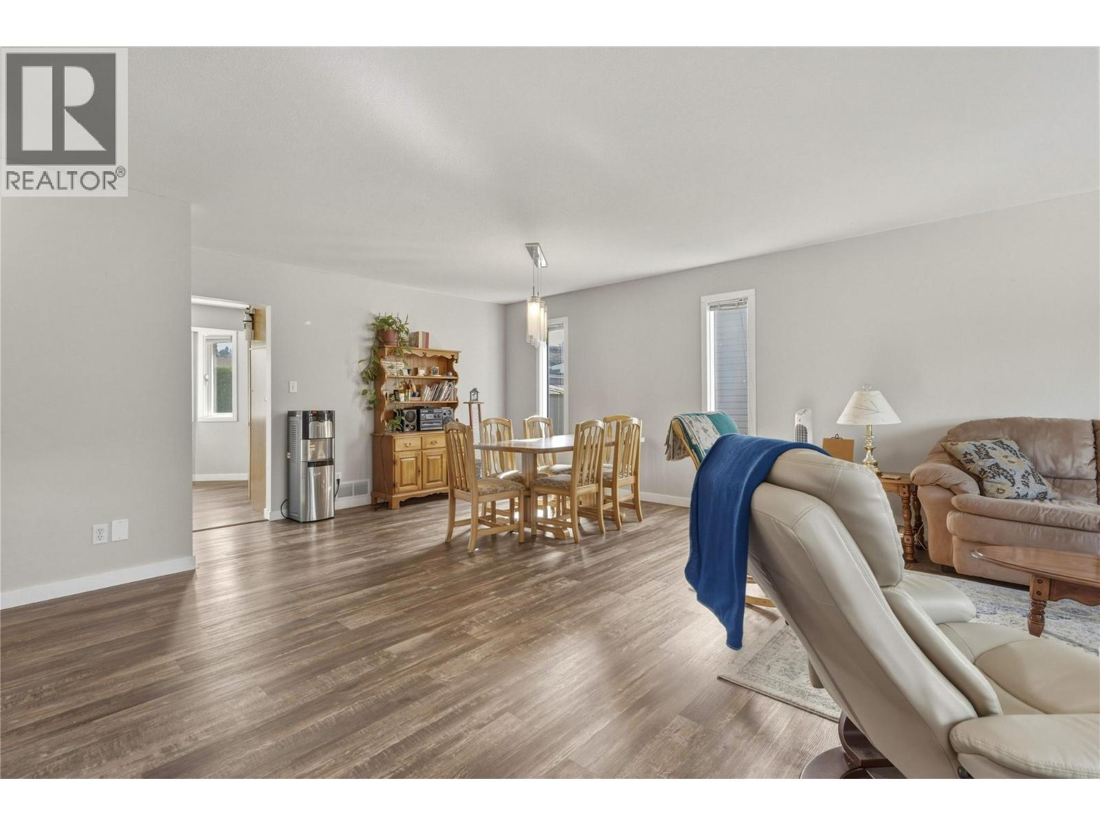317 3rd Street Property Photo 4