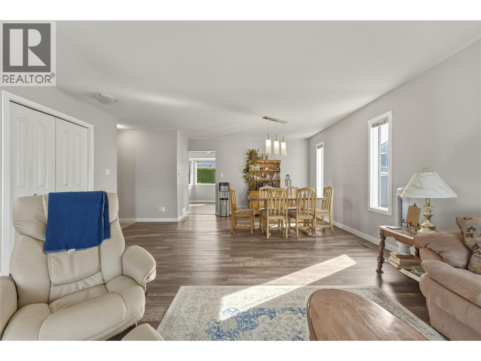 317 3rd Street Property Photo 5
