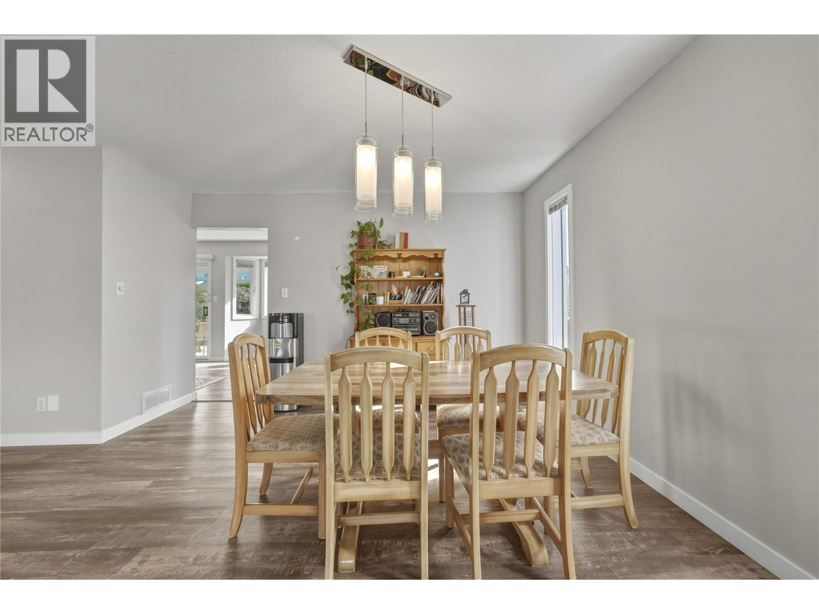 317 3rd Street Property Photo 8