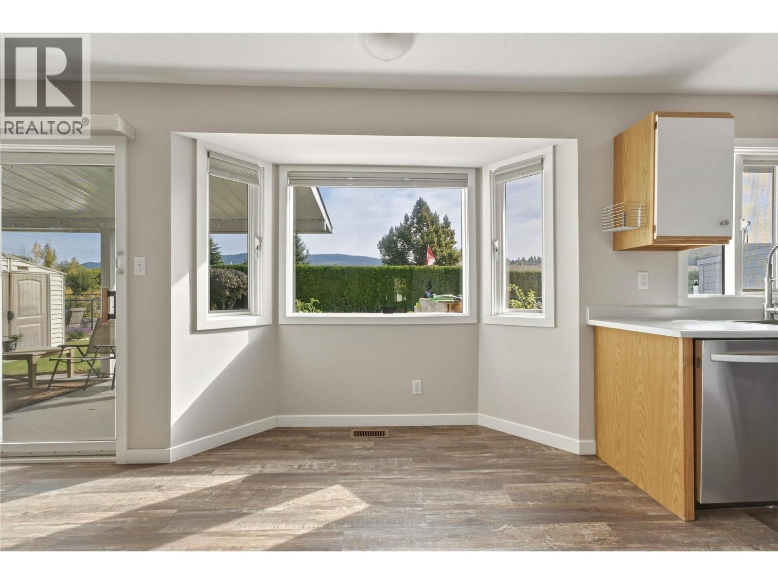 317 3rd Street Property Photo 10
