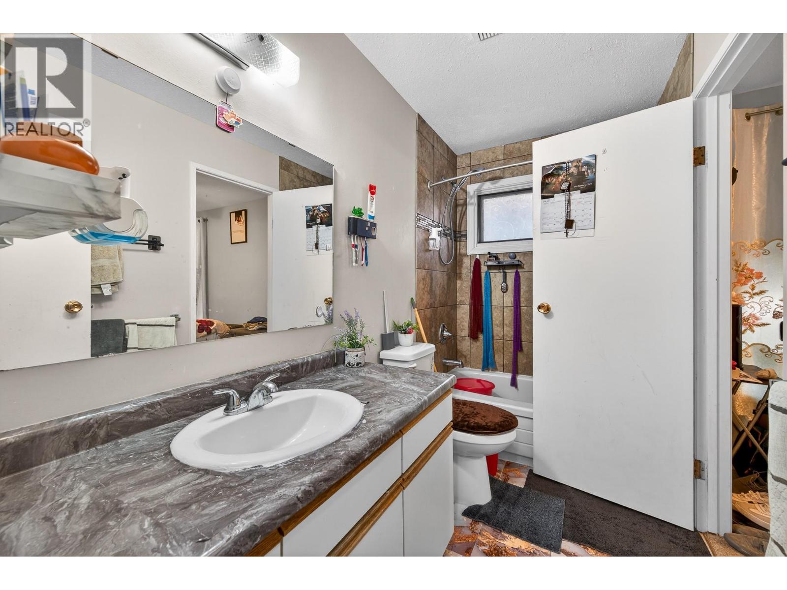 2070/2072 Westsyde Road Property Photo 11