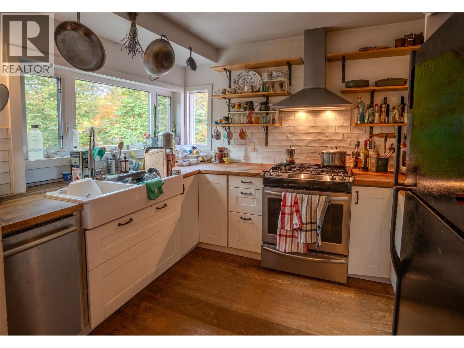 1424 Falls Street Property Photo 3