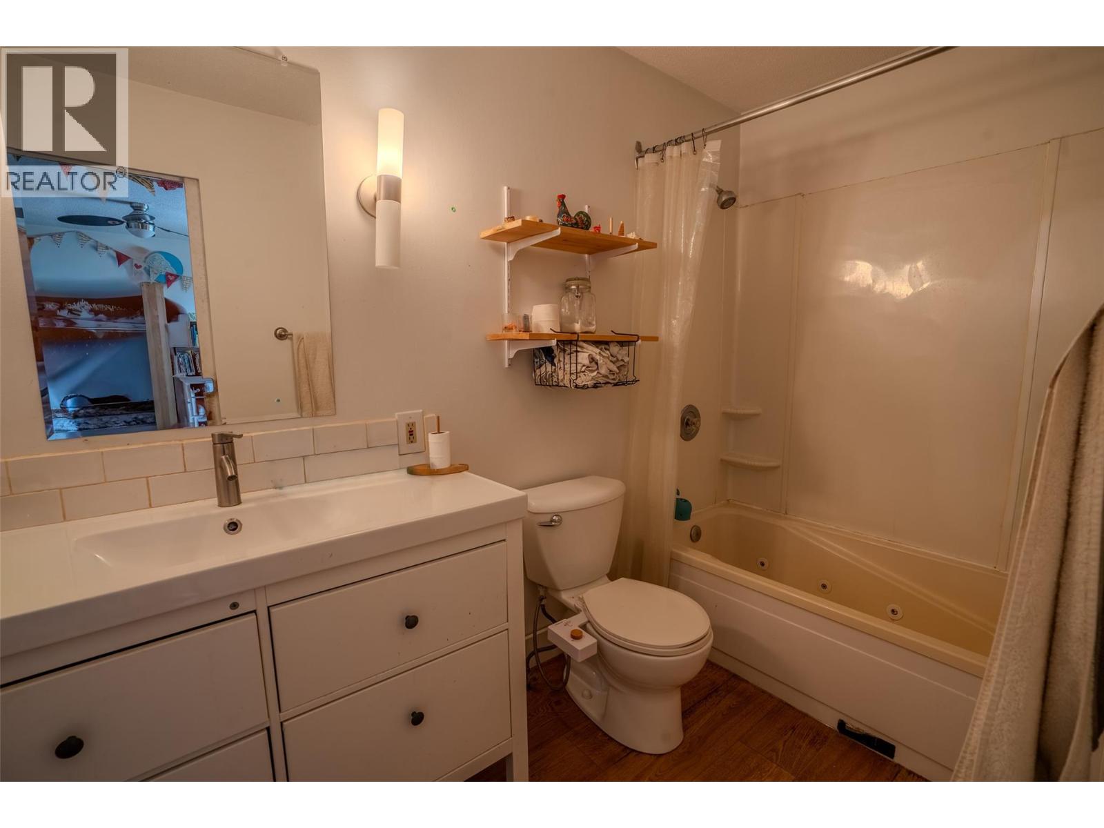 1424 Falls Street Property Photo 8
