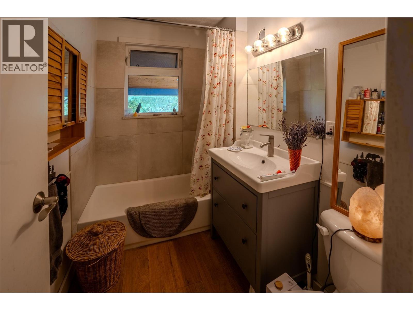 1424 Falls Street Property Photo 9