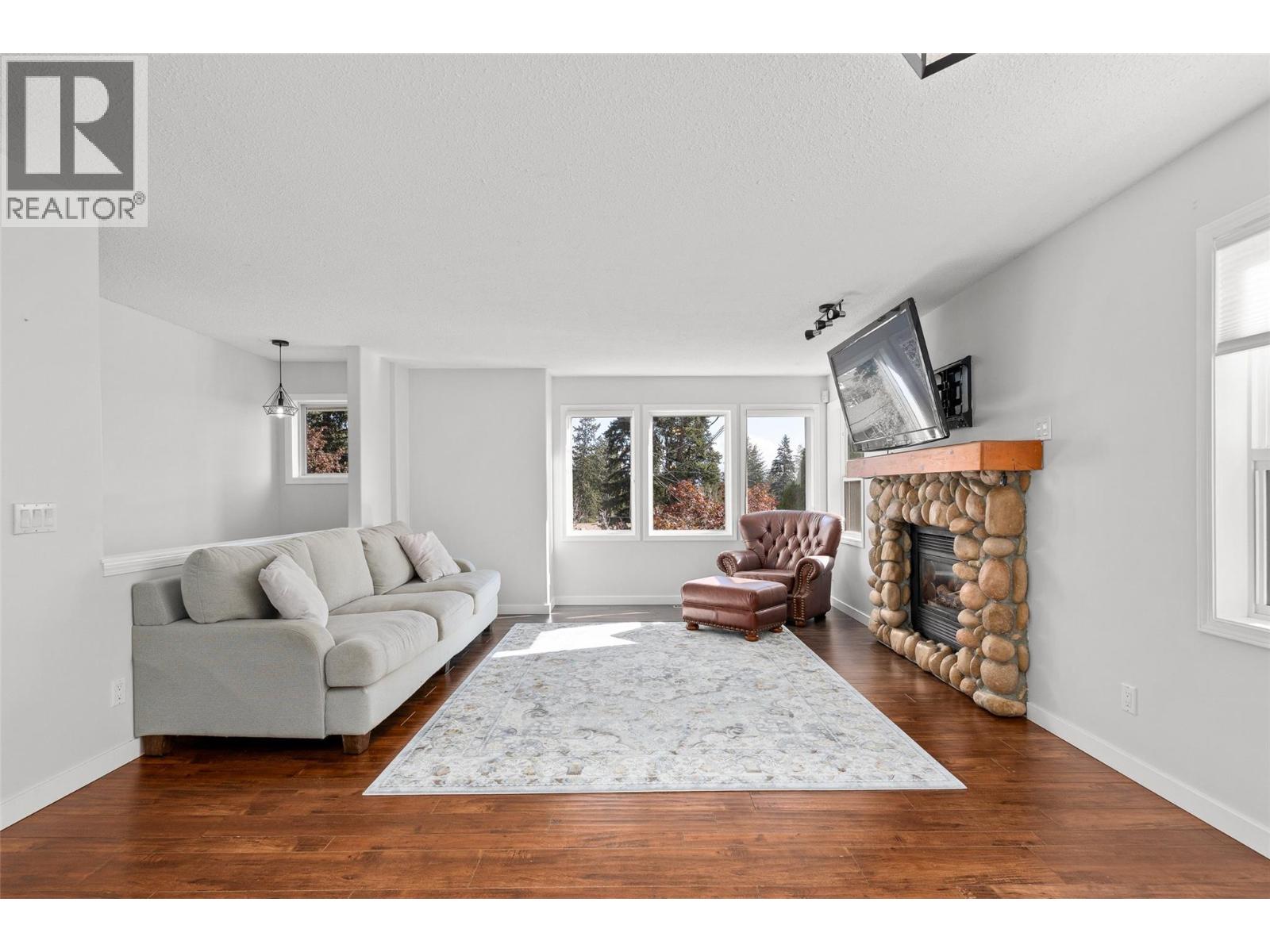 3220 Mciver Road Property Photo 14