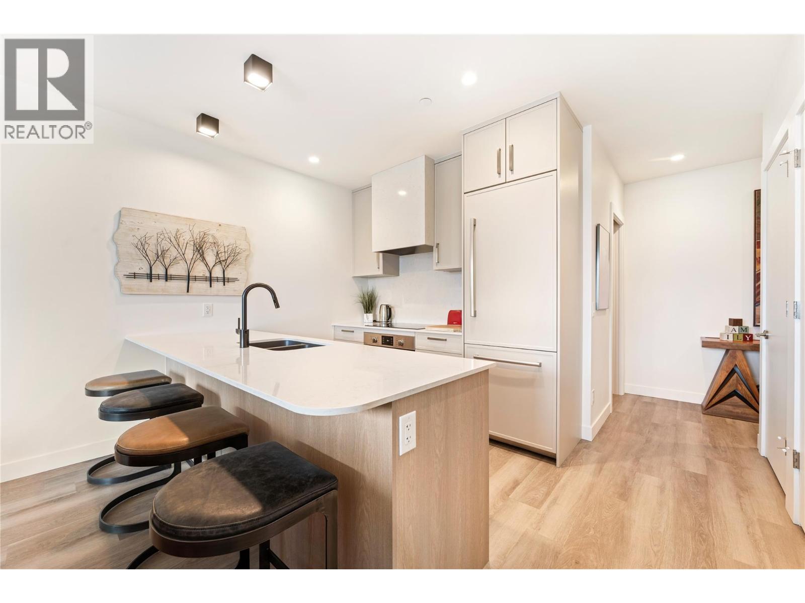 3340 Lakeshore Road Unit# 1003 Property Photo 3
