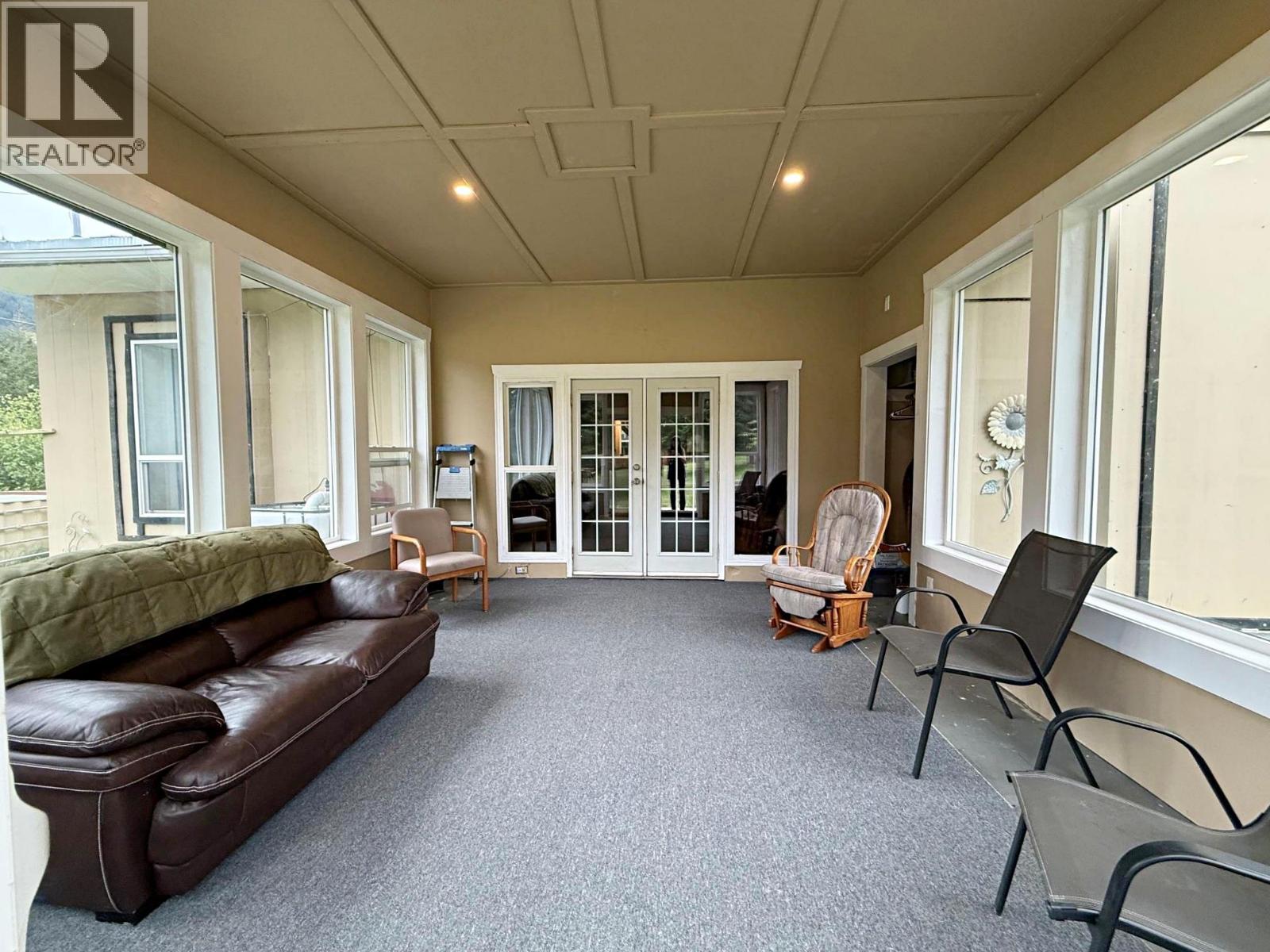 5420 Heffley Louis Creek Road Property Photo 3