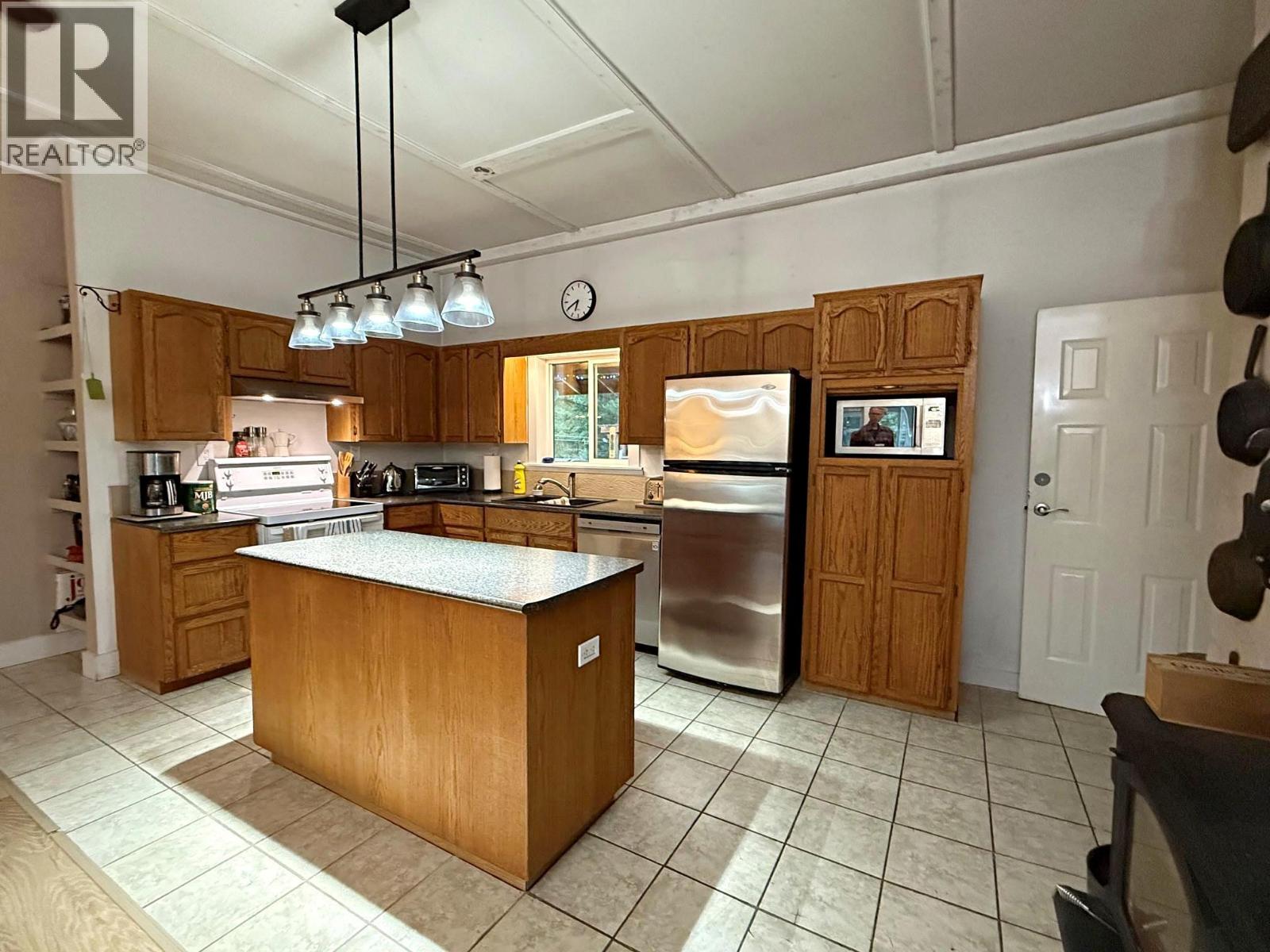 5420 Heffley Louis Creek Road Property Photo 6