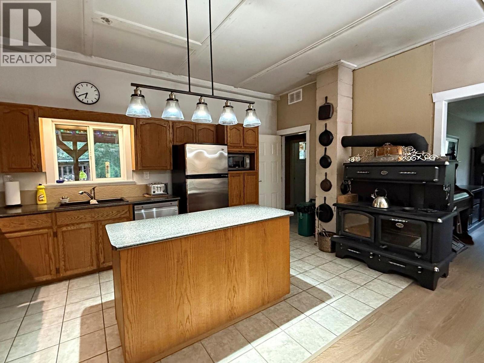 5420 Heffley Louis Creek Road Property Photo 7