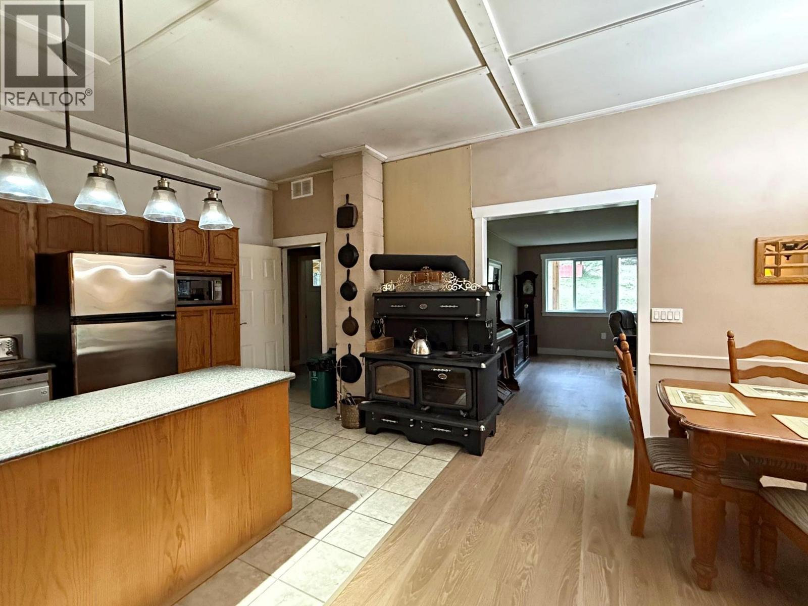 5420 Heffley Louis Creek Road Property Photo 8