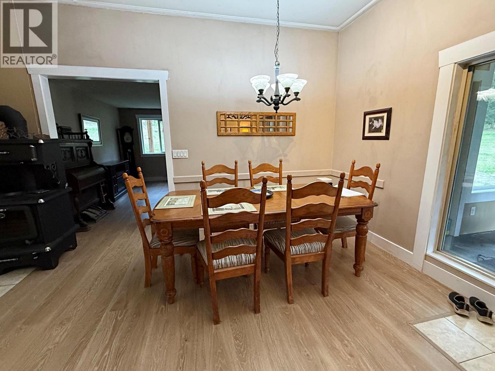 5420 Heffley Louis Creek Road Property Photo 9