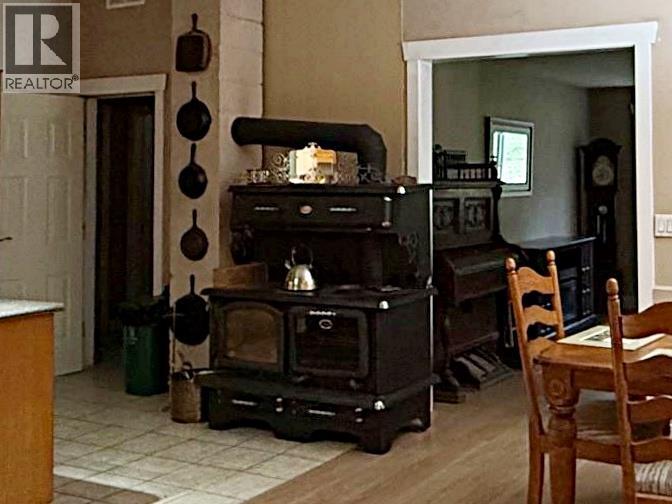 5420 Heffley Louis Creek Road Property Photo 10