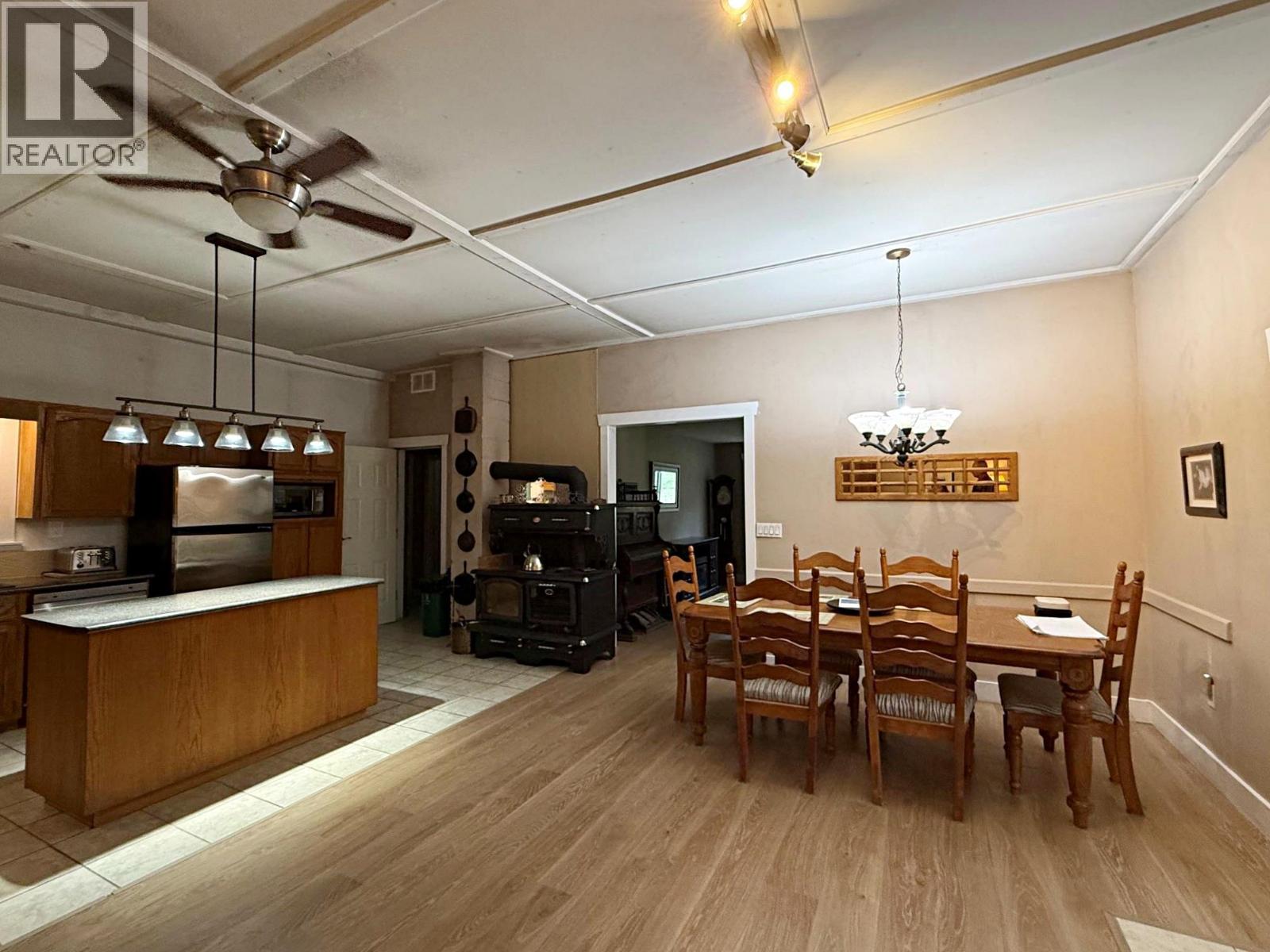 5420 Heffley Louis Creek Road Property Photo 11