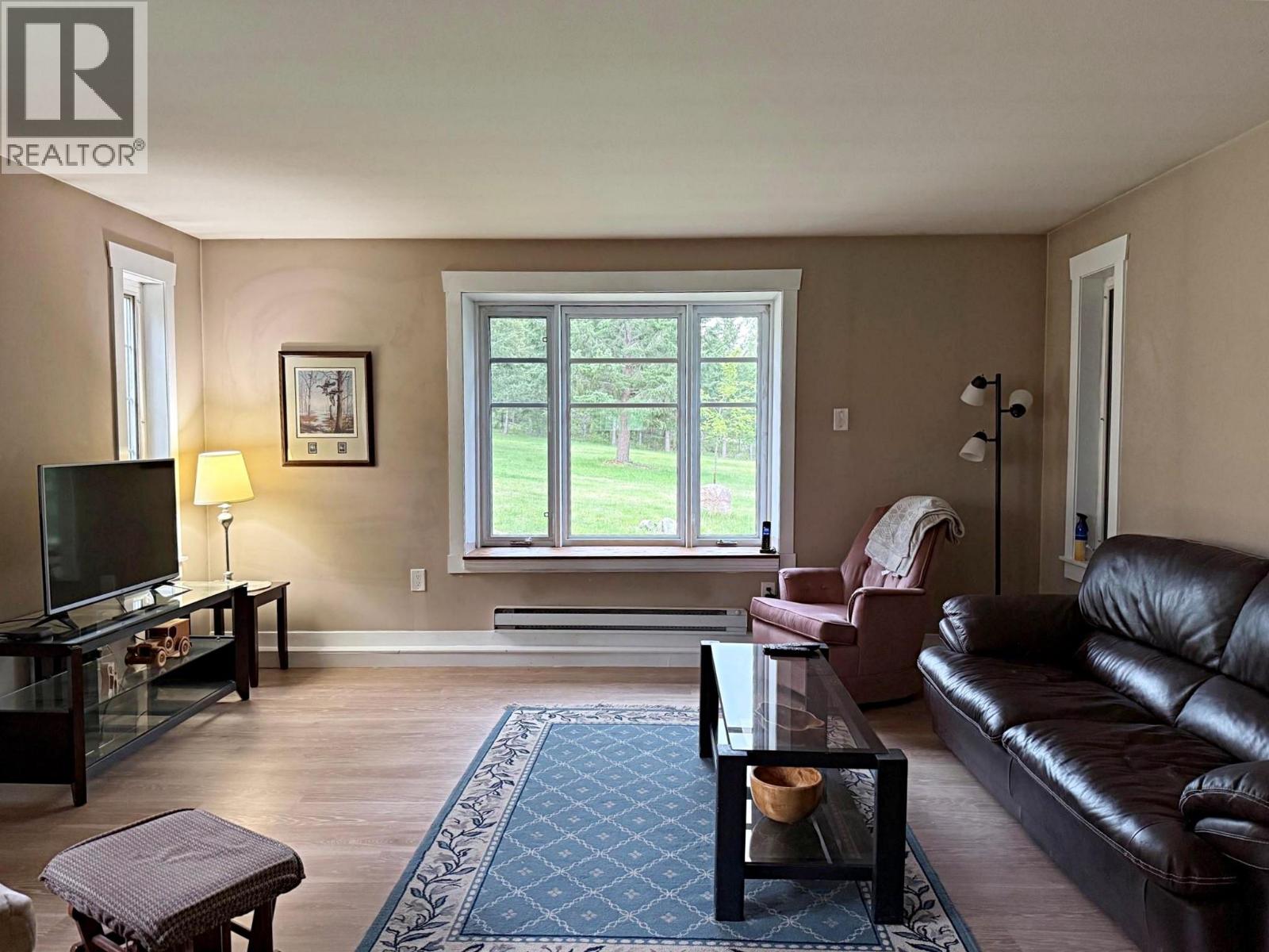 5420 Heffley Louis Creek Road Property Photo 12