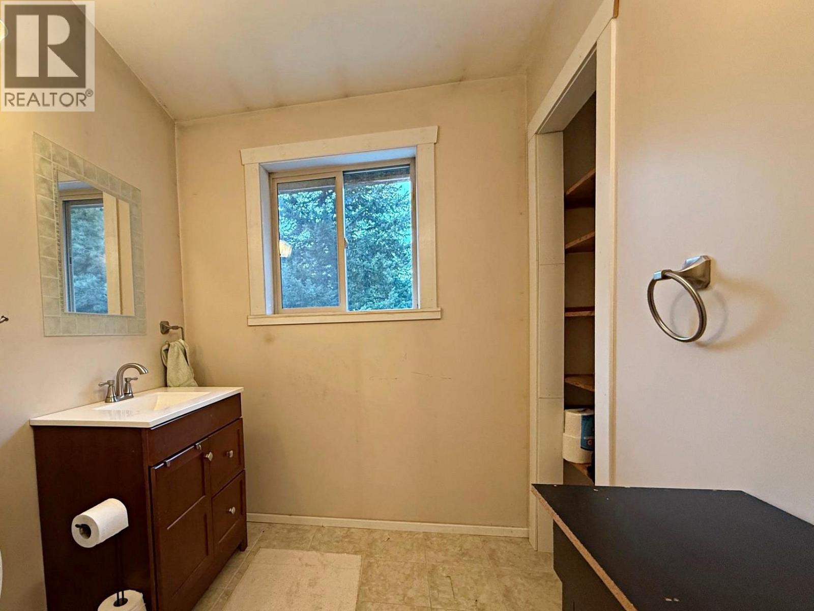 5420 Heffley Louis Creek Road Property Photo 20