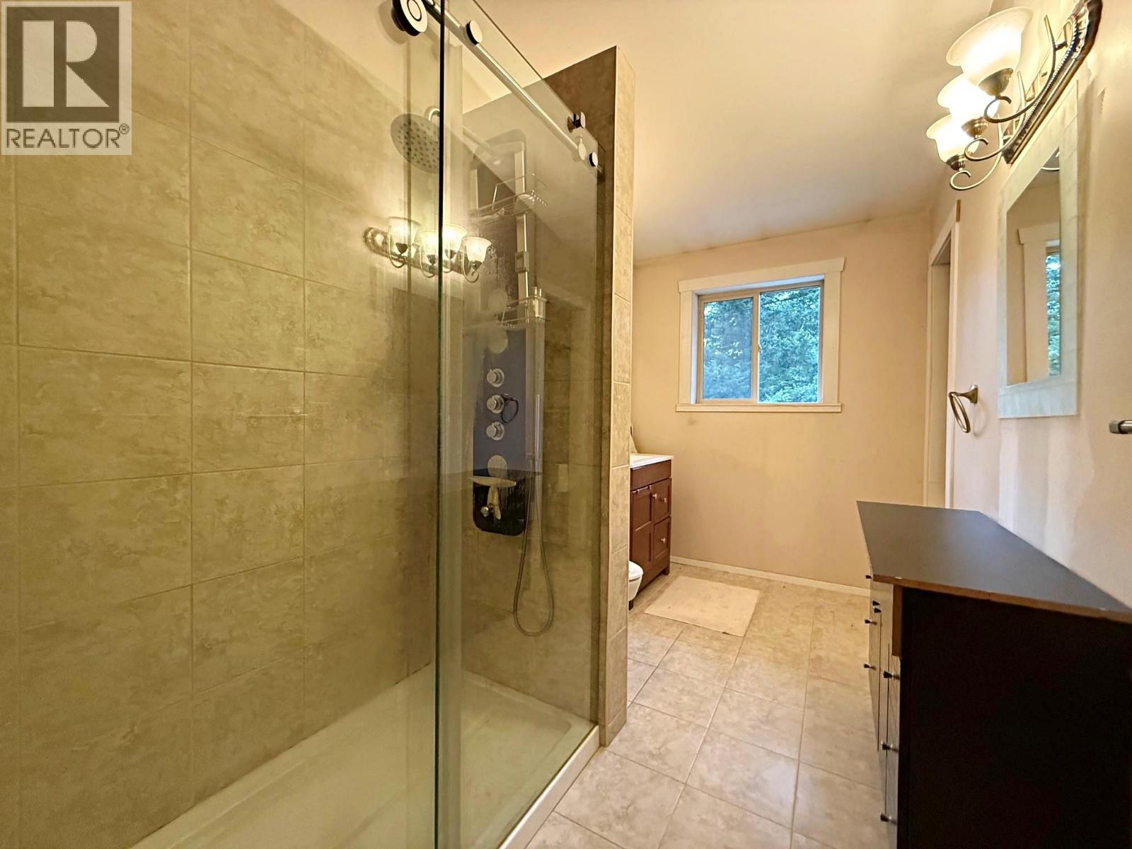 5420 Heffley Louis Creek Road Property Photo 21