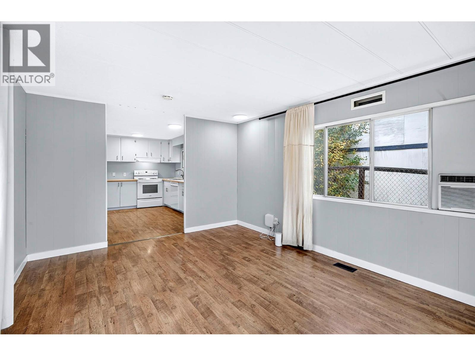 1299 Pinegrove Road Property Photo 8