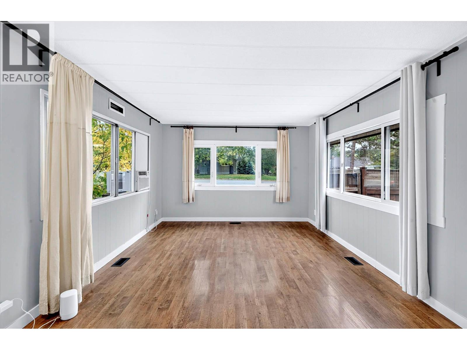 1299 Pinegrove Road Property Photo 13