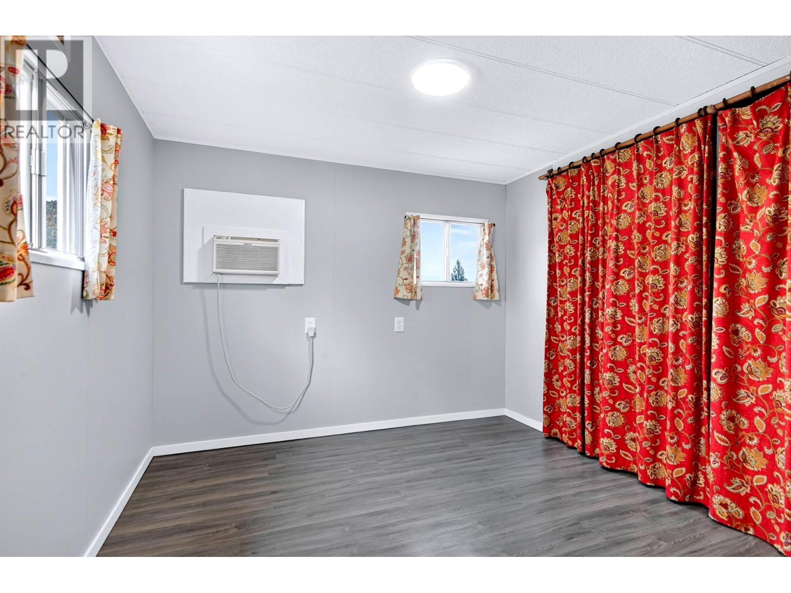 1299 Pinegrove Road Property Photo 17