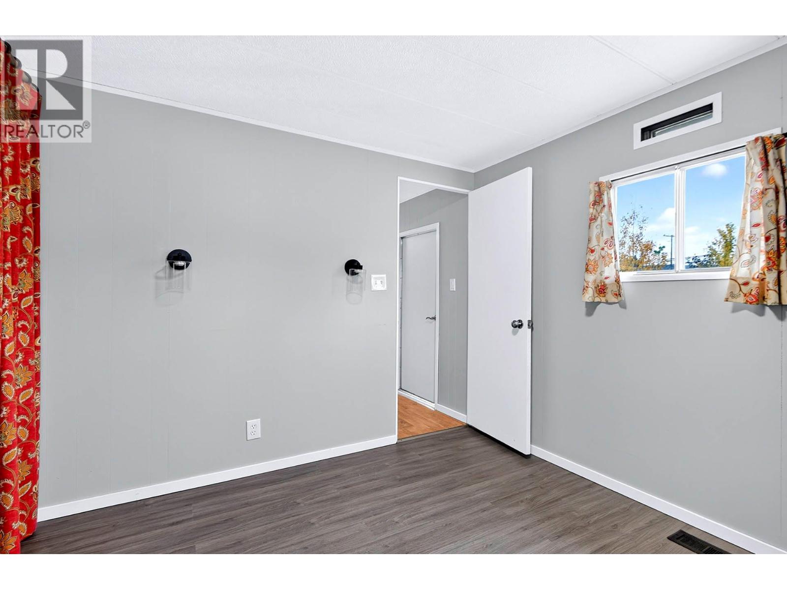 1299 Pinegrove Road Property Photo 18