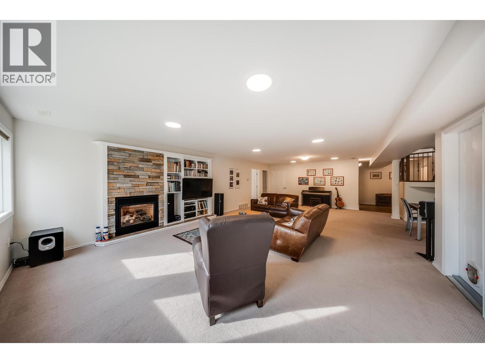 464 Whitman Way Property Photo 33