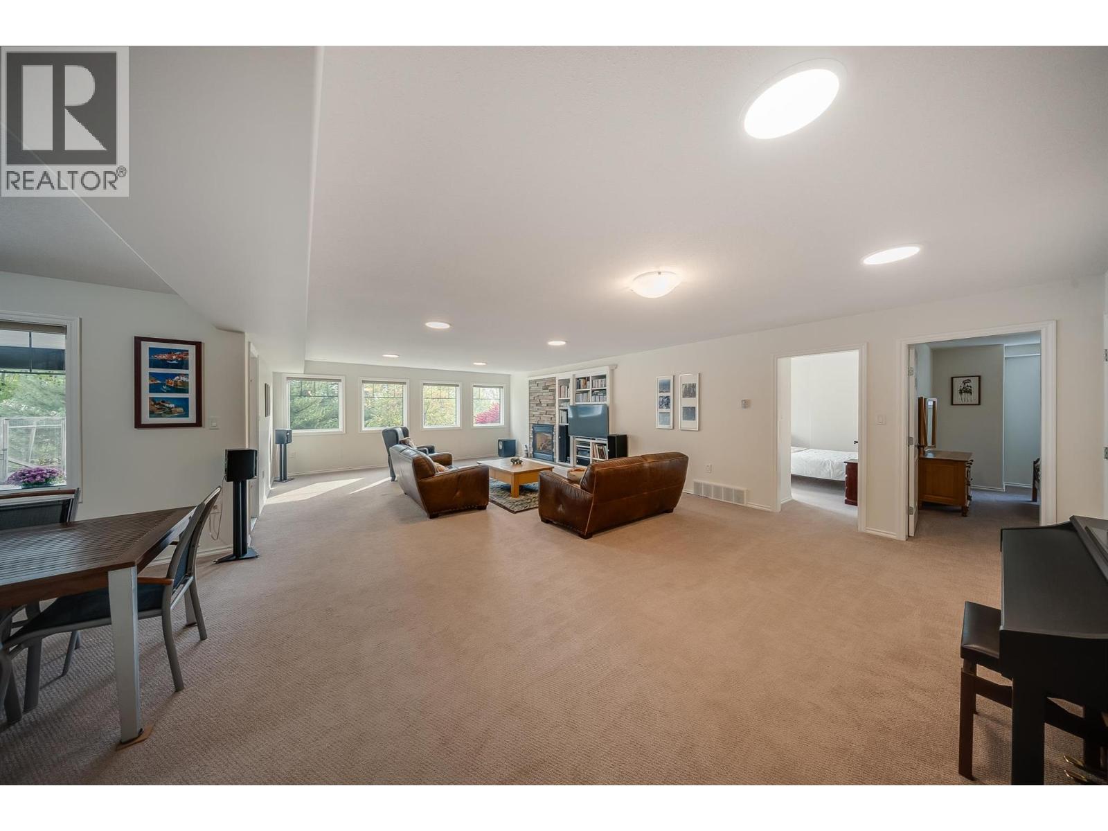 464 Whitman Way Property Photo 37