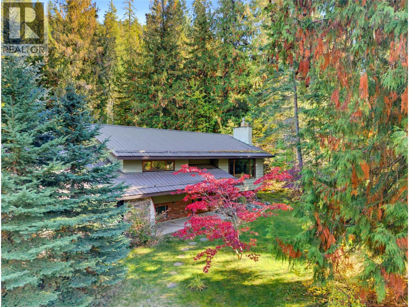 9020 Hummingbird Drive Property Photo 3