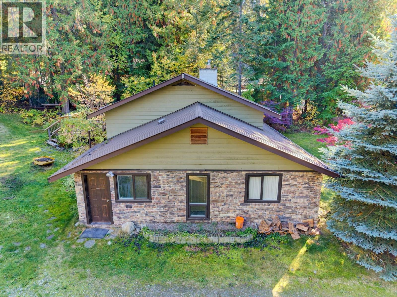 9020 Hummingbird Drive Property Photo 4