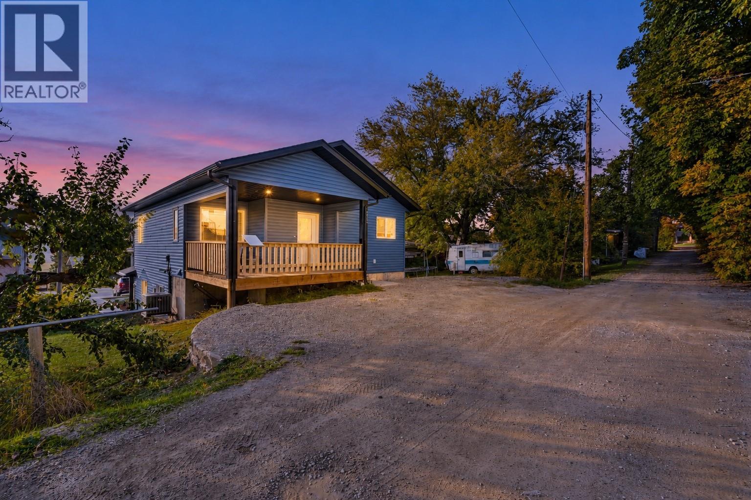 220 6th Avenue N Property Photo 1