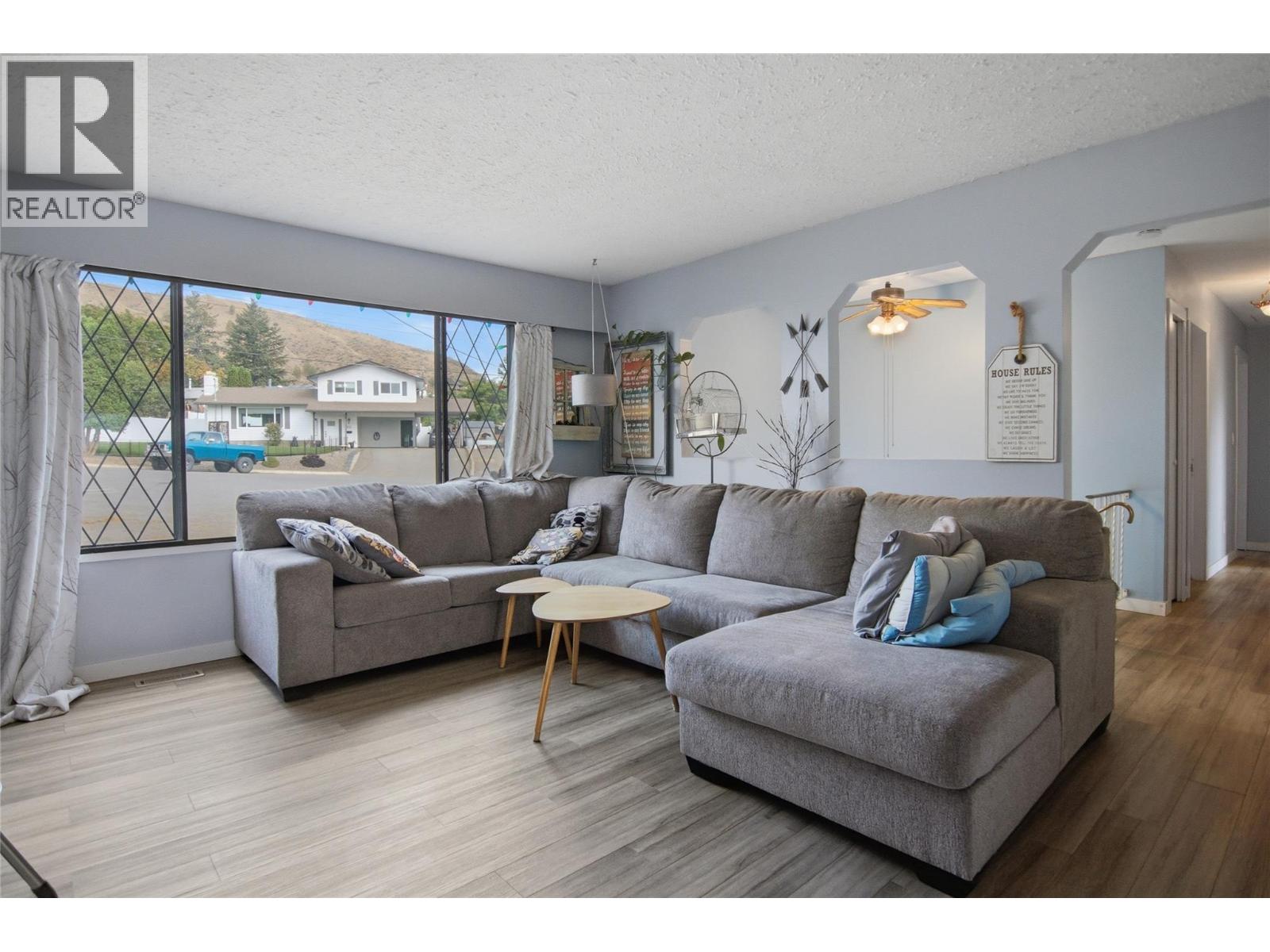 815 Kambia Crescent Property Photo 3