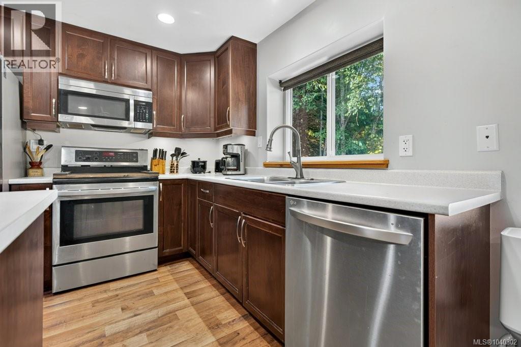 70 Islewood Dr Property Photo 5