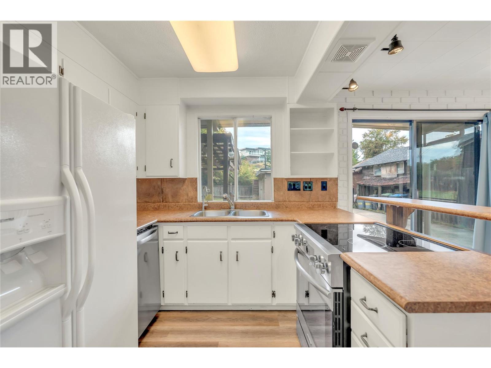 692 Vancouver Avenue Property Photo 13