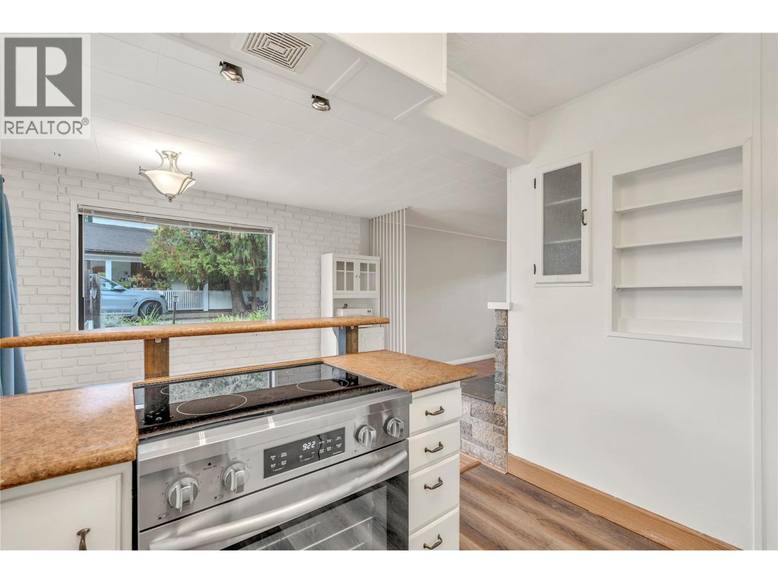 692 Vancouver Avenue Property Photo 14