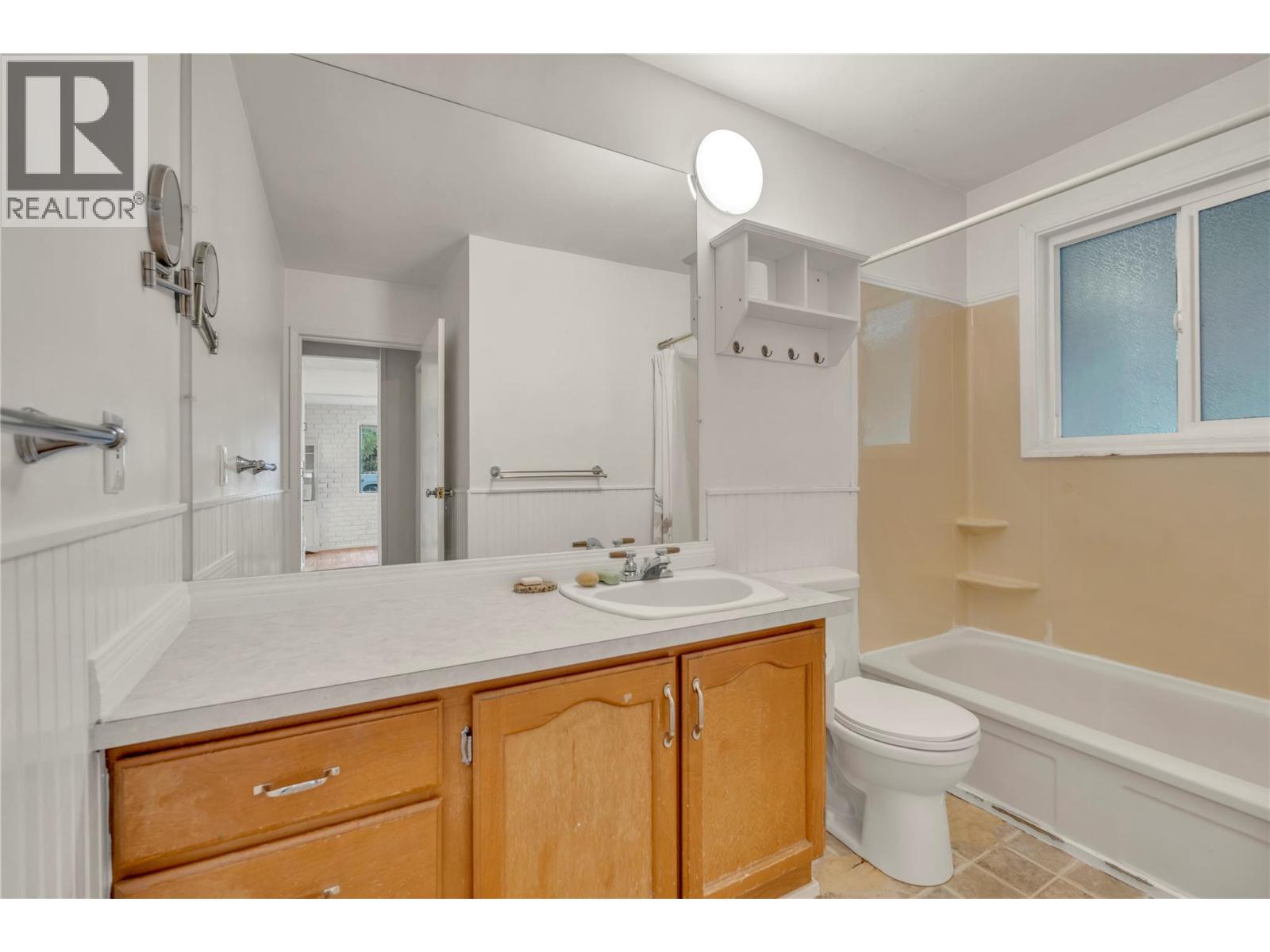 692 Vancouver Avenue Property Photo 17
