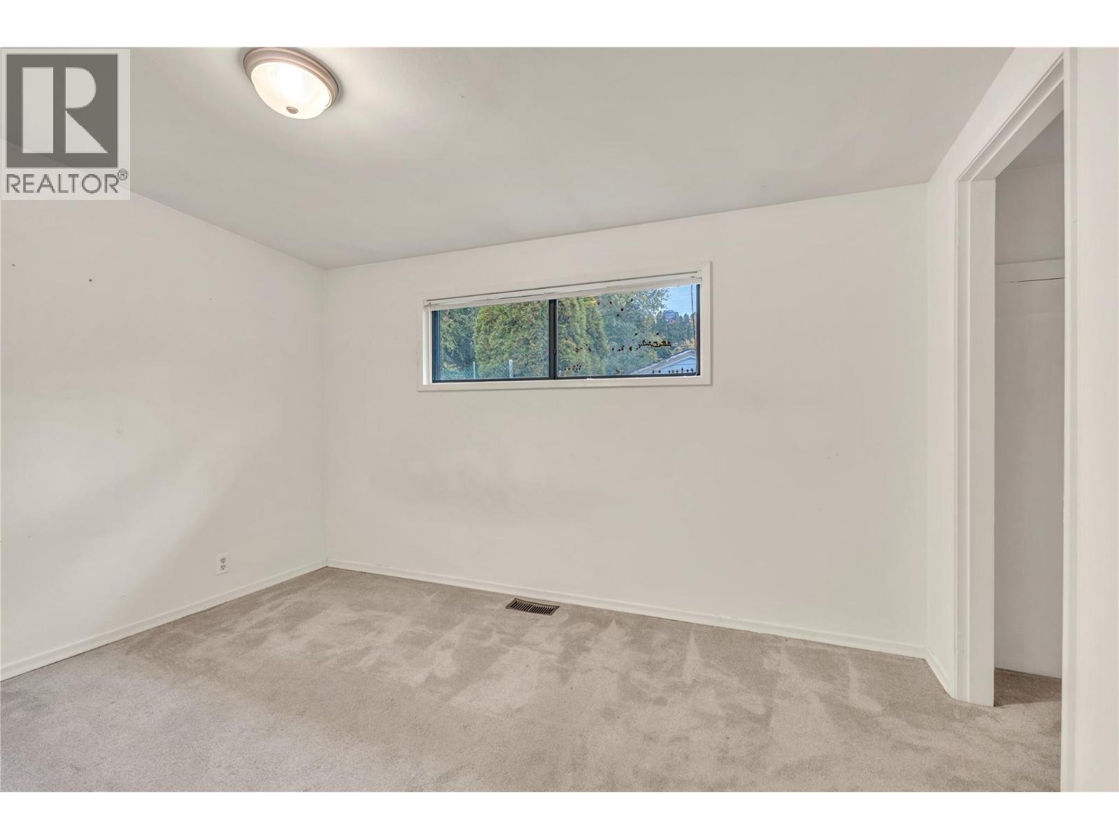 692 Vancouver Avenue Property Photo 21