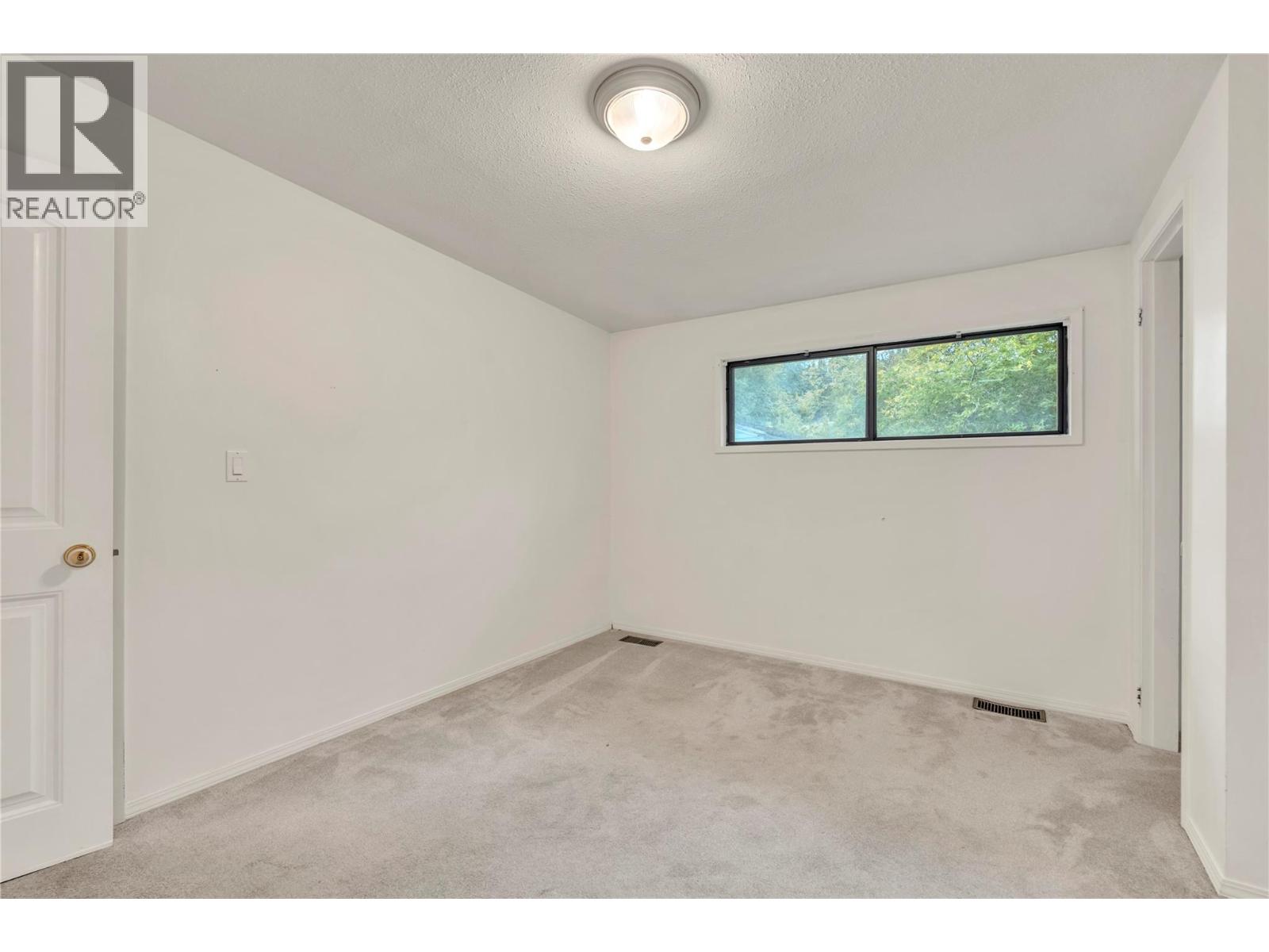 692 Vancouver Avenue Property Photo 24