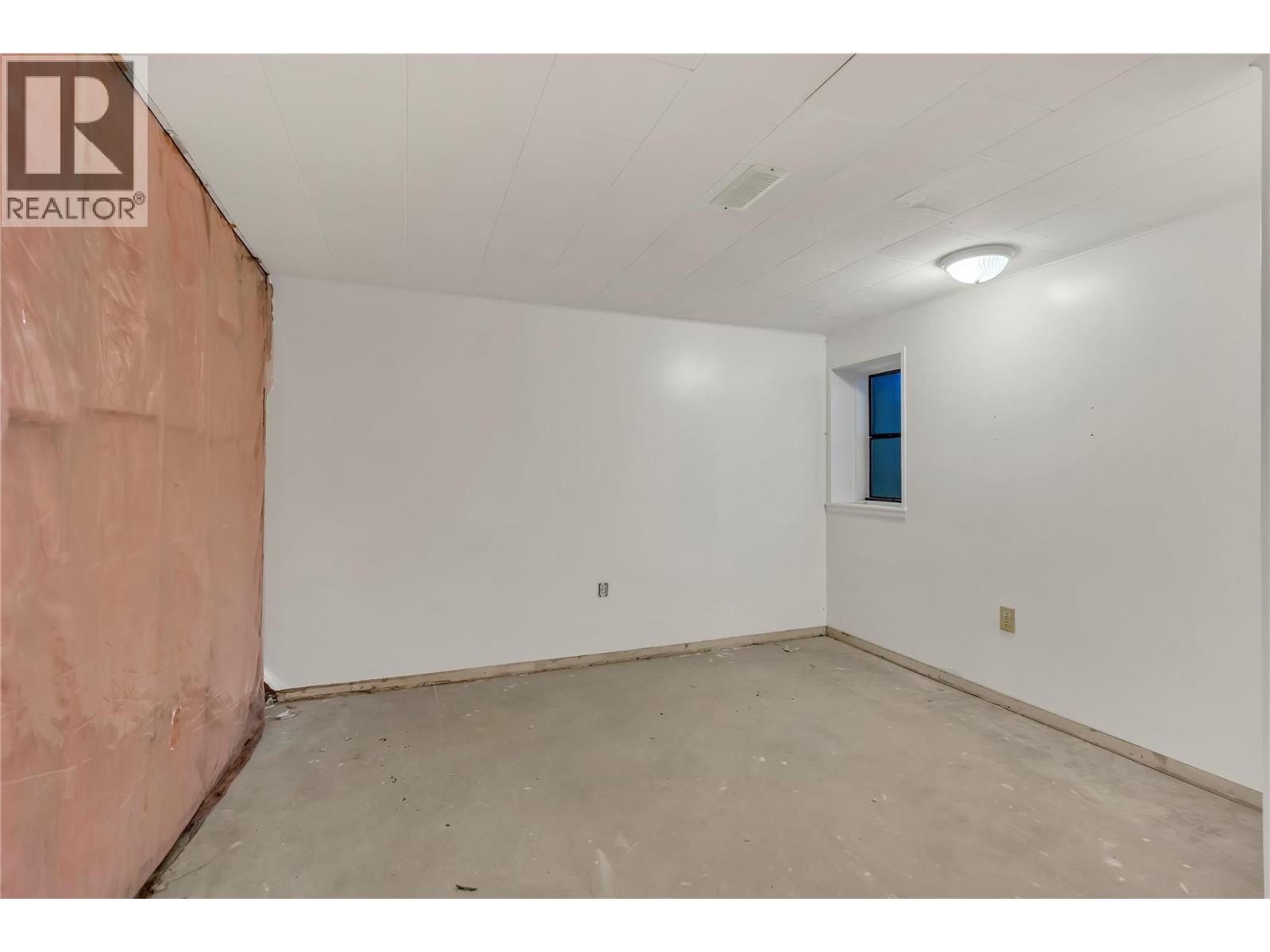 692 Vancouver Avenue Property Photo 30
