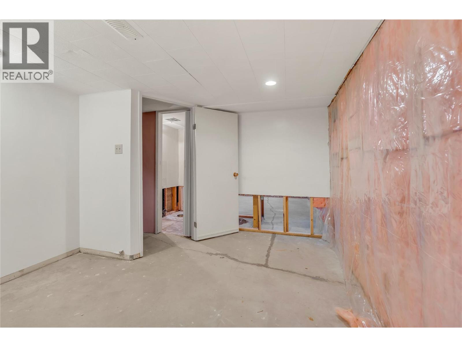 692 Vancouver Avenue Property Photo 31