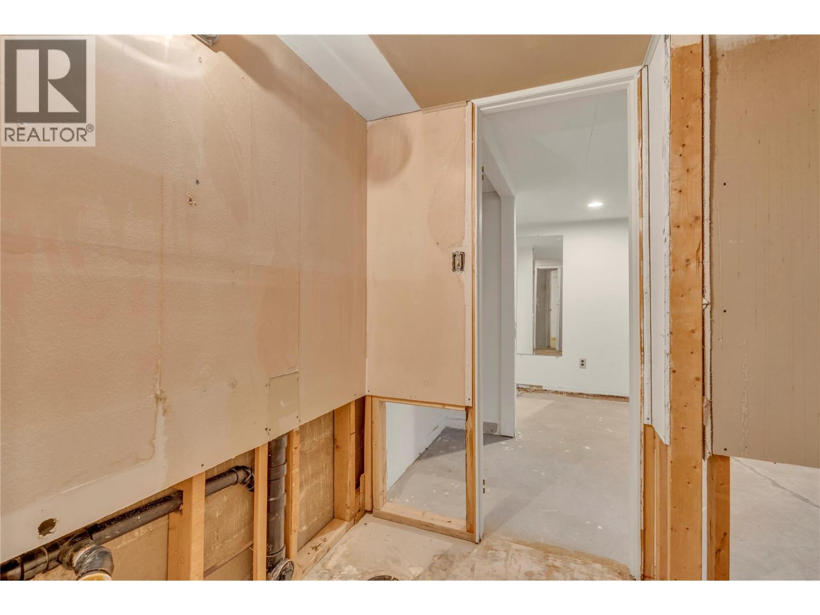 692 Vancouver Avenue Property Photo 32