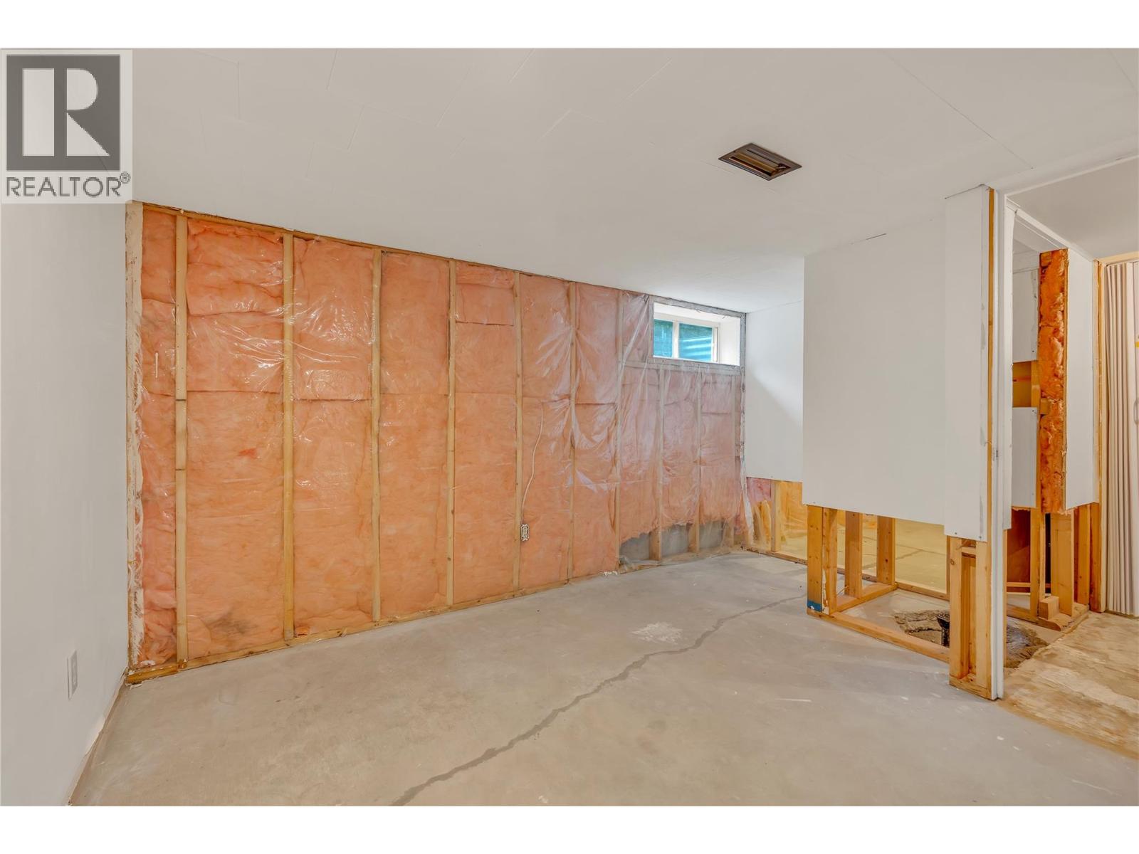 692 Vancouver Avenue Property Photo 33